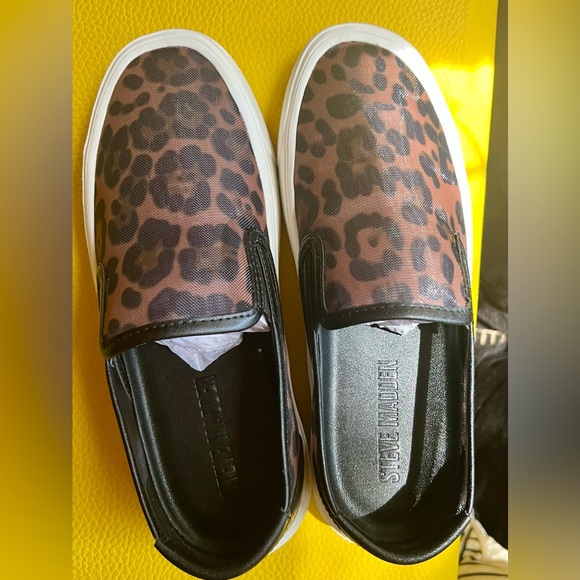 STEVE MADDEN MURPHY BLACK/LEOPARD LOW-TOP SNEAKER: - Picture 10 of 16